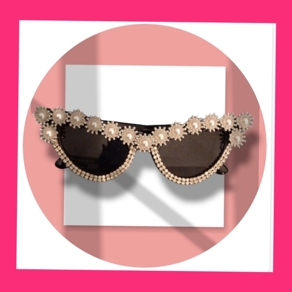 NEW/ Pearl Embellished Sunglasses GREAT STOCKING STUFFER!!! - Picture 2 of 3